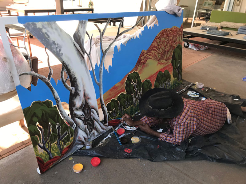 Hubert Pareroultja at work on a laser‐cut steel mural. Courtesy Iltja Ntjarra Many Hands Art Centre 