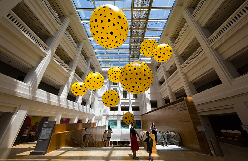 Yayoi Kusama, entrance National Gallery Singapore