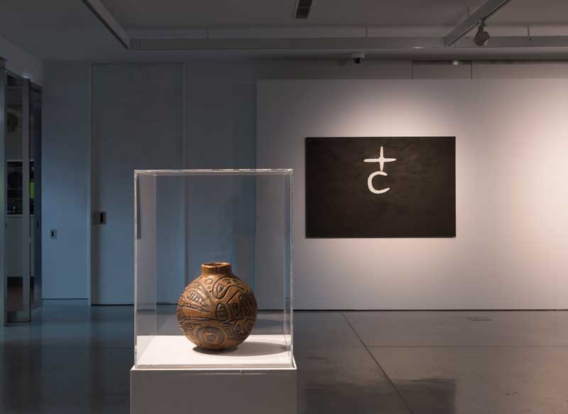 Mabel Juli, Garnkiny Ngaranggarrni, 2006, natural ochre and pigment on canvas. Photo: Jessica Maurer. Courtesy the artist and Warmun Art Centre